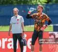 Jan Paul van Hecke Redakan Kekhawatiran soal Bart Verbruggen