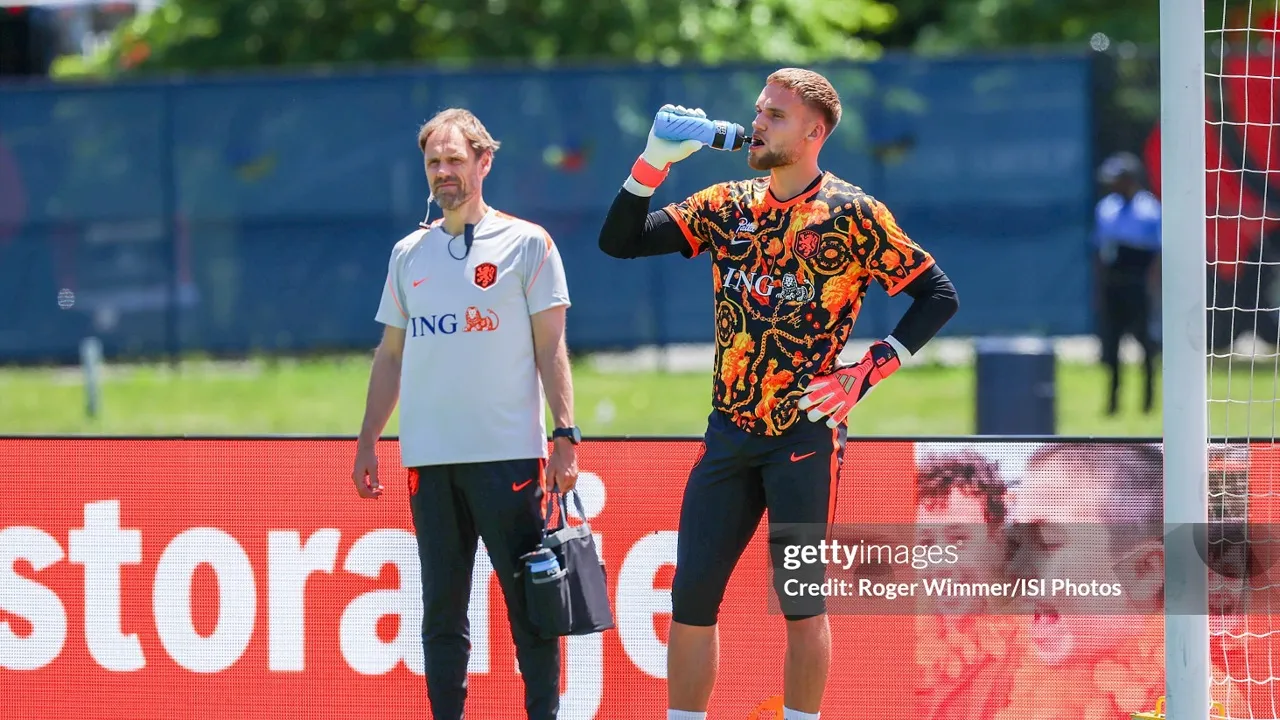 Jan Paul van Hecke Redakan Kekhawatiran soal Bart Verbruggen