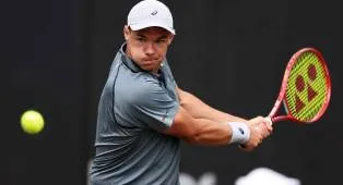 Kamil Majchrzak Permalukan Petenis Unggulan Pertama Di ‘s-Hertogenbosch