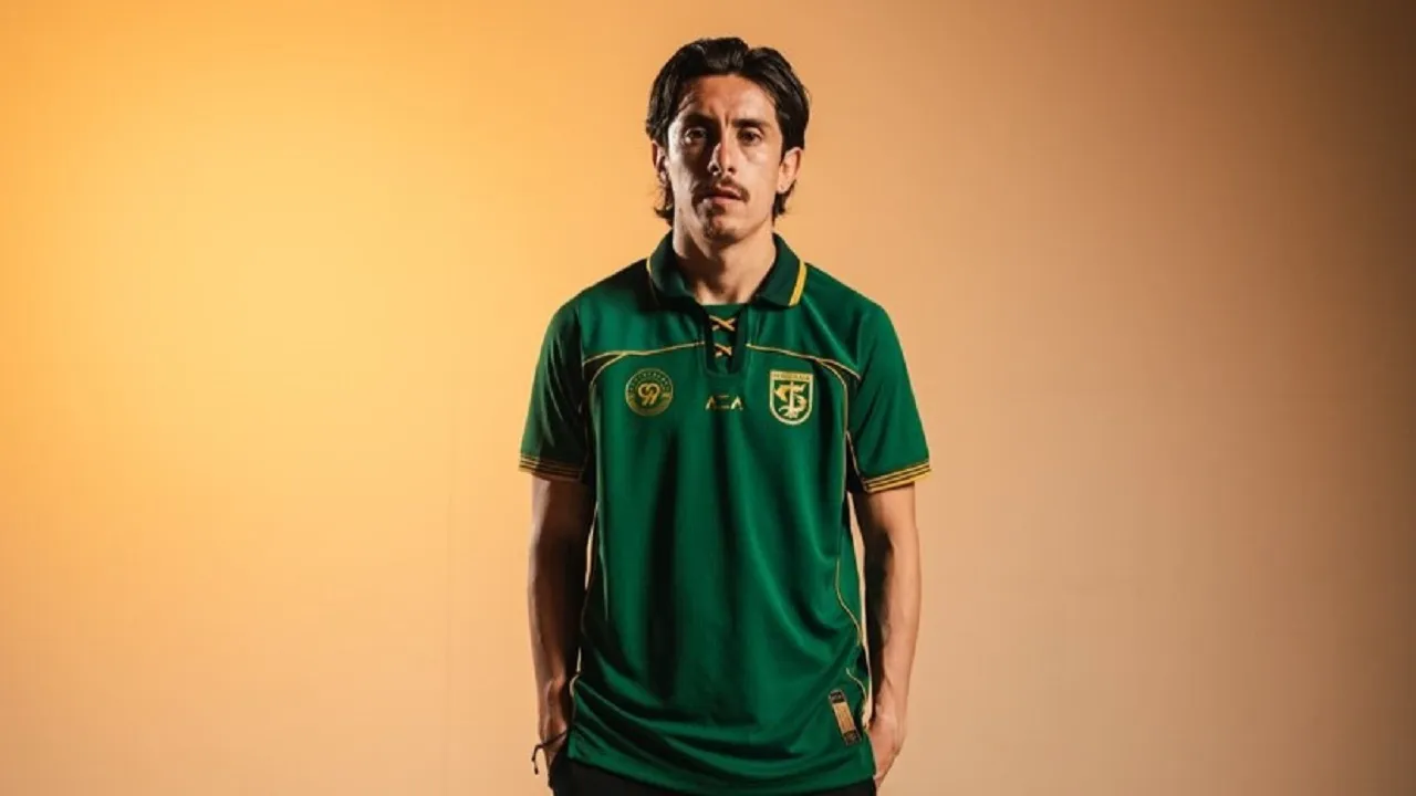 Persebaya Surabaya rilis jersey edisi khusus hari jadi klub yang ke-99