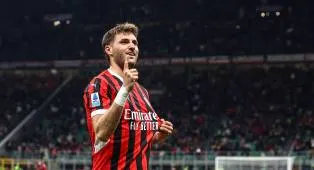 Santiago Gimenez Duduk di Bangku Cadangan Meksiko, AC Milan Resah