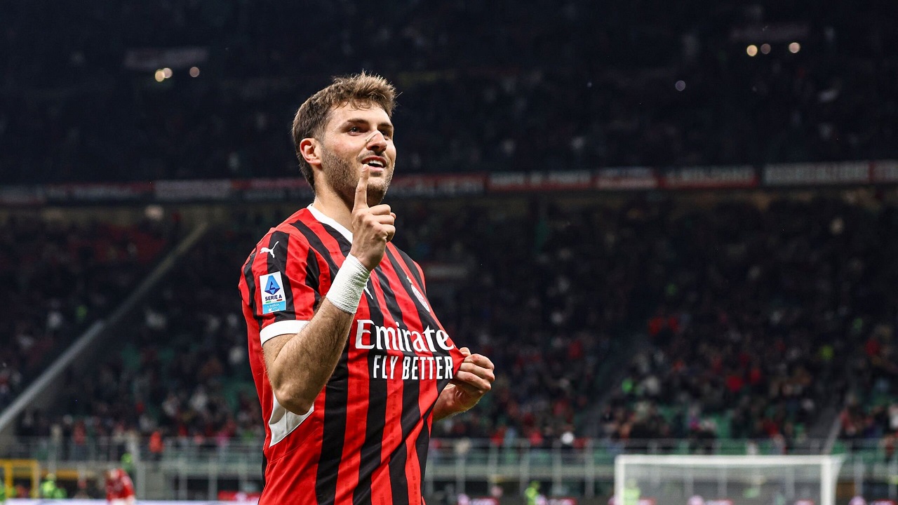 Santiago Gimenez Duduk di Bangku Cadangan Meksiko, AC Milan Resah