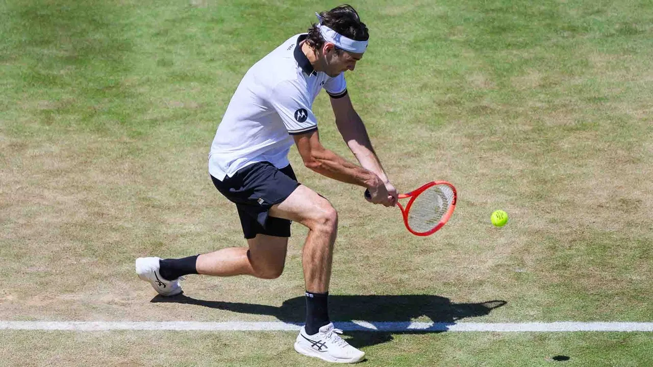 Taylor Fritz Terpaut Satu Kemenangan Lagi Untuk Pertahankan Gelar Di Stuttgart
