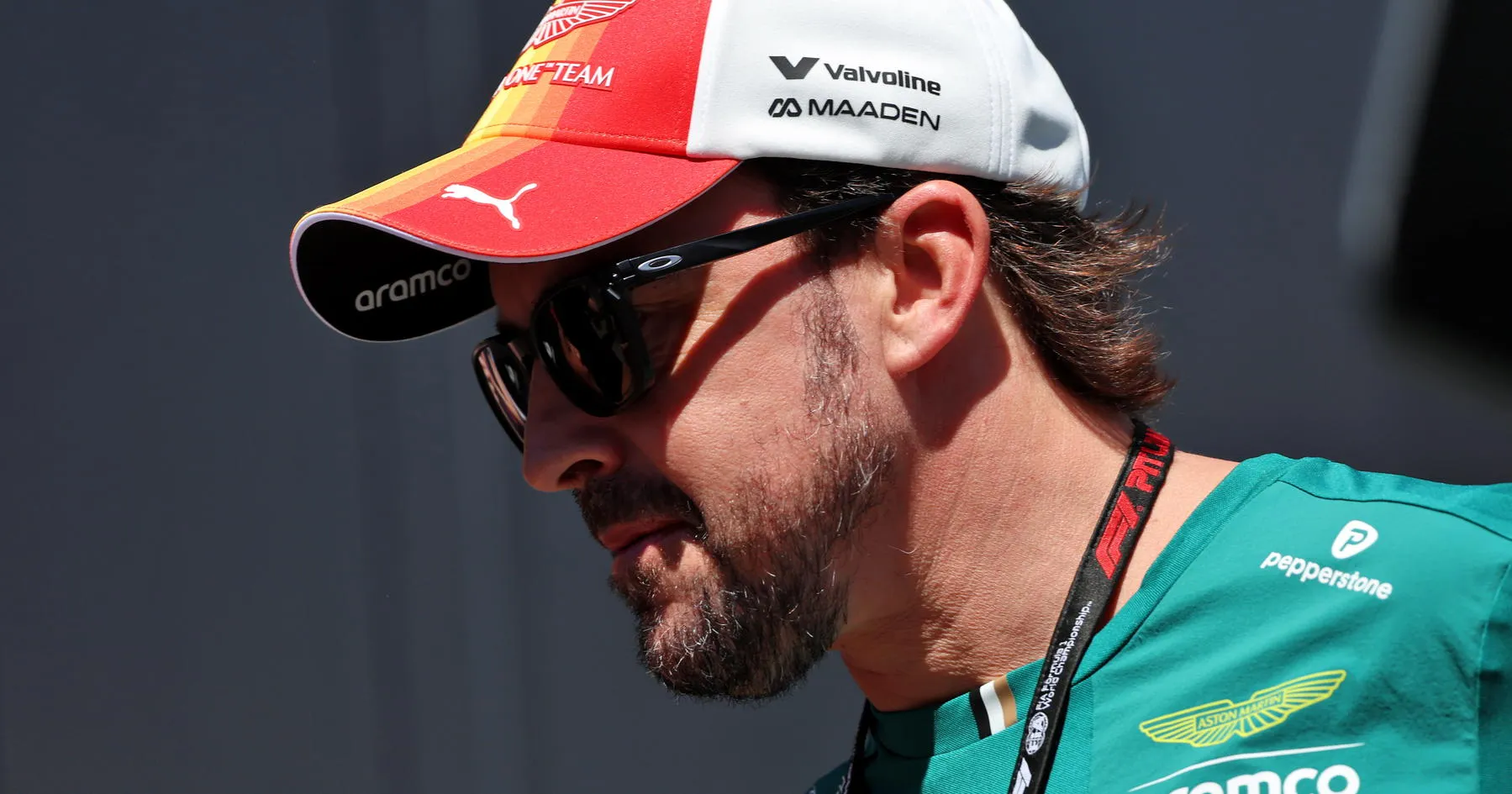 Alonso Pertimbangkan Masa Depan dengan Aston Martin - sumber: (racingnews365)