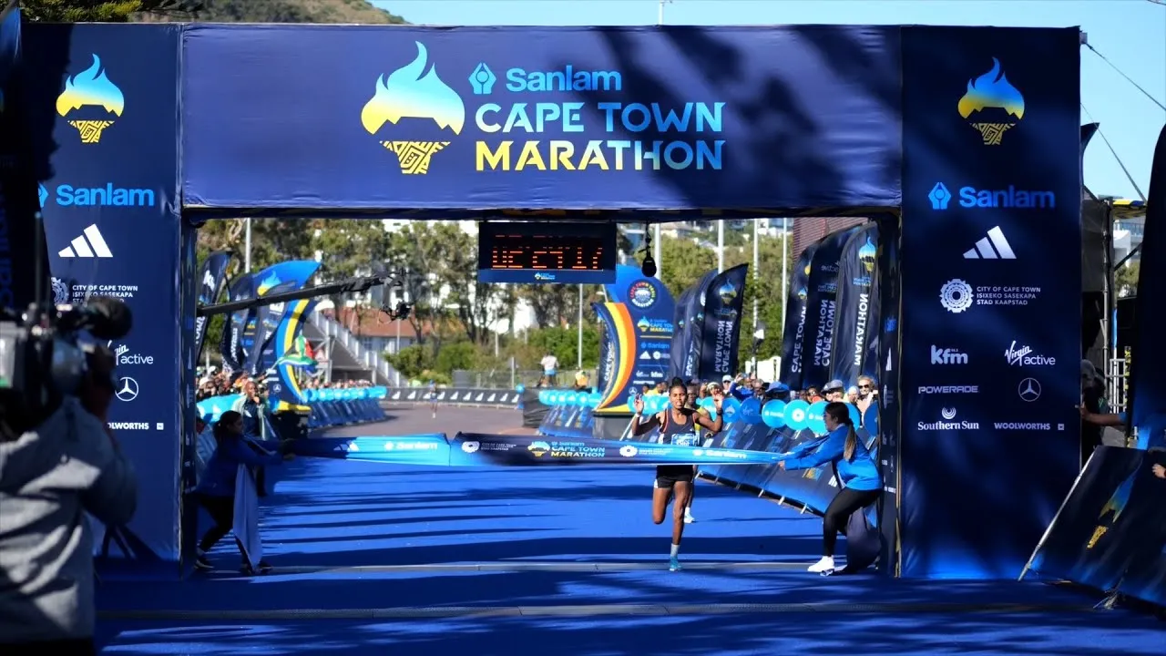 Keberhasilan tersebut semakin istimewa karena Cape Town Marathon edisi 2026 yang berlangsung pada Mei lalu turut diikuti pelari legendaris Kenya, Eliud Kipchoge. (Foto: AP)