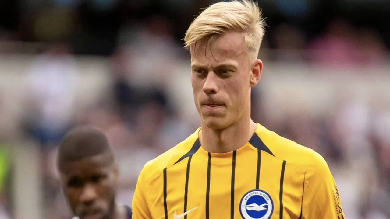 Bek tengah incaran Tottenham