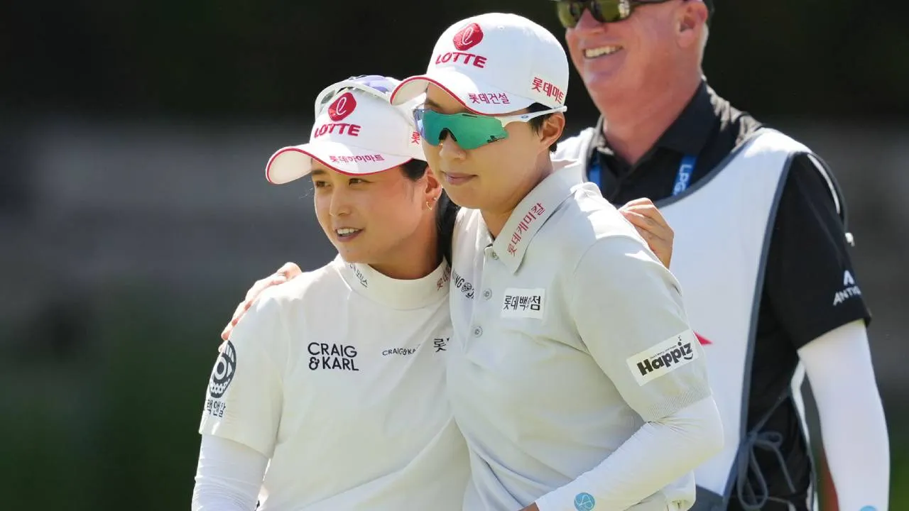 Pasangan asal Korea Selatan Hyo Joo Kim dan Hye-Jin Choi unggul satu pukulan menjelang putaran penentuan di Dow Championship. (Foto: Golf Digest)