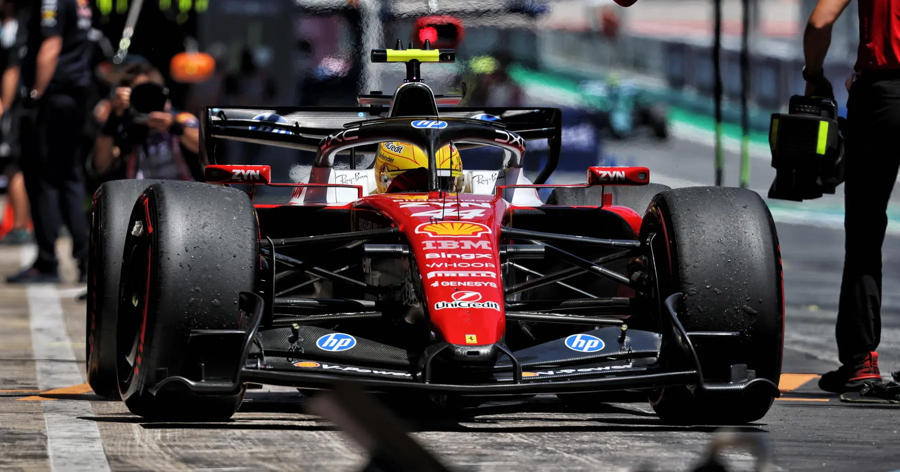 Hamilton Didukung Menang Bersama Ferrari di GP Barcelona - sumber: (racingnews365)