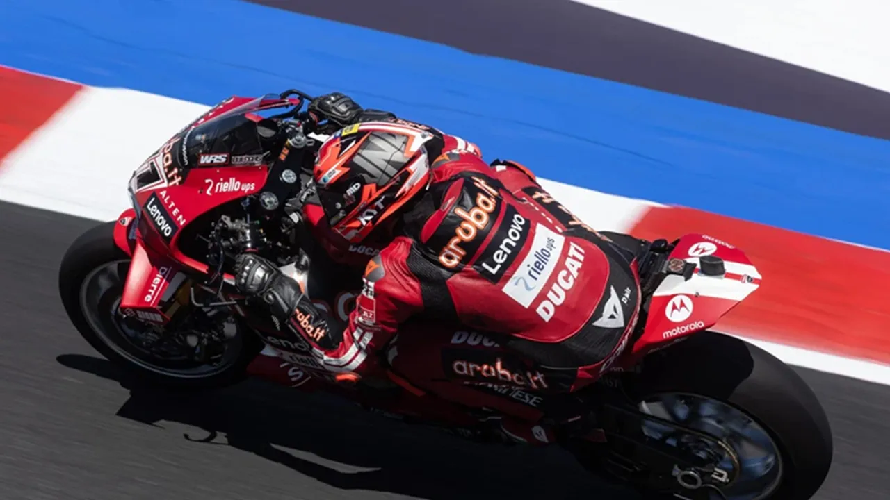 Hasil Race 2 WSBK Misano: Bulega Kembali Cetak Hattrick Kemenangan