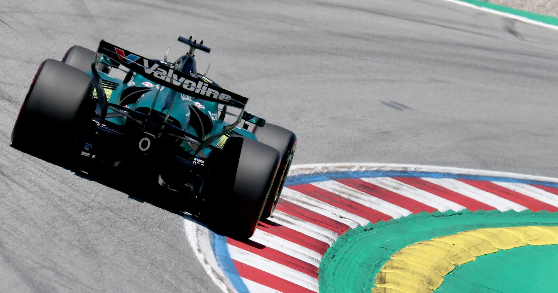 Lance Stroll Akhiri Dominasi Alonso di Kualifikasi Barcelona - sumber: (racingnews365)