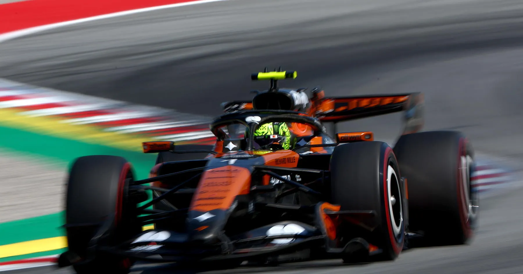 Lando Norris Ungkap Tantangan McLaren Hadapi Kenyataan Baru - sumber: (racingnews365)