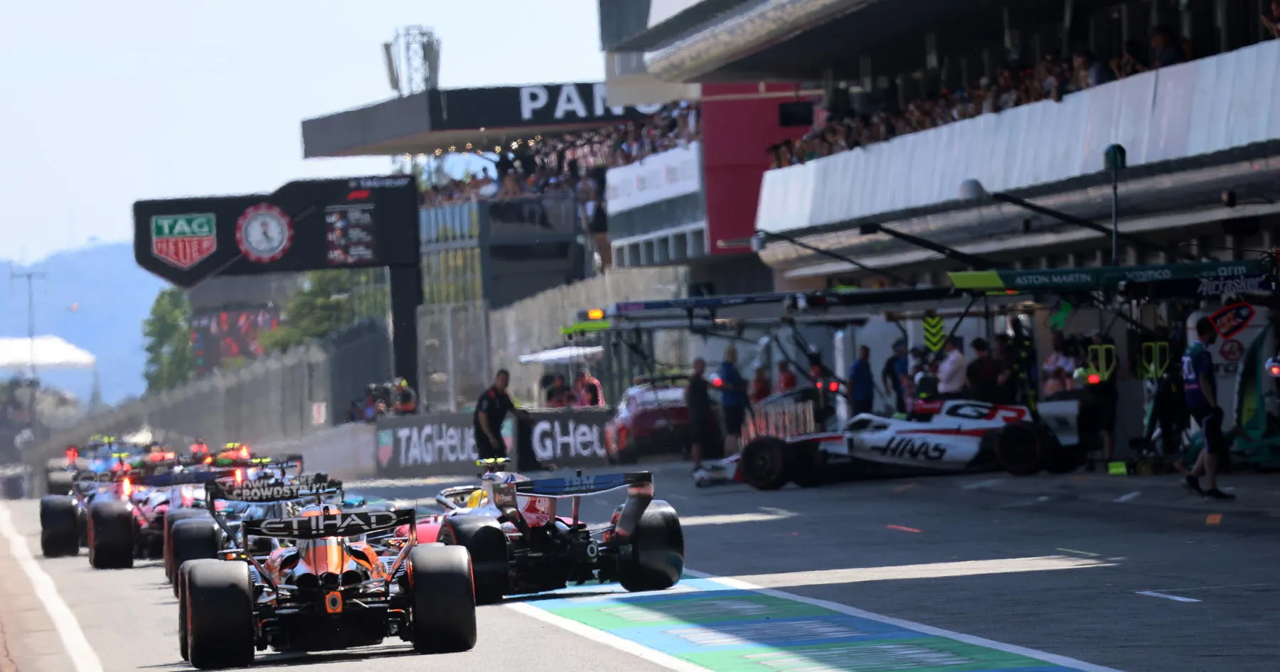 Max Verstappen Hadapi Tantangan Ban di GP Barcelona - sumber: (racingnews365)