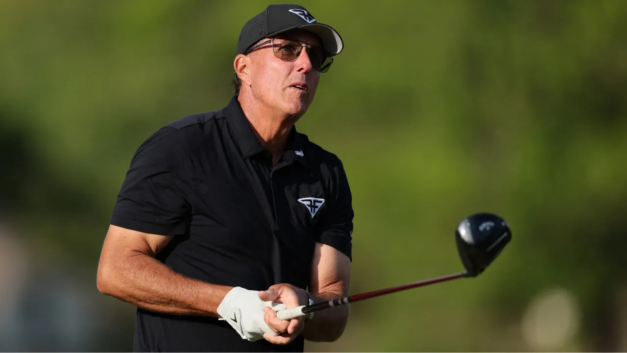 Phil Mickelson kini tidak lagi diperbolehkan beraktivitas di klub yang selama puluhan tahun menjadi tempatnya bermain dan berlatih. (Foto: Golf Digest)