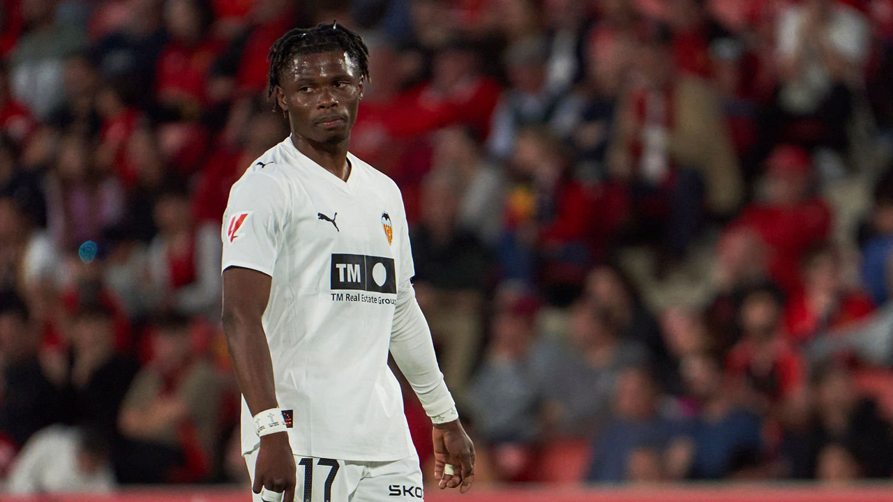 Valencia Terancam Krisis Sayap Jika Leeds Tolak Lepas Largie Ramazani