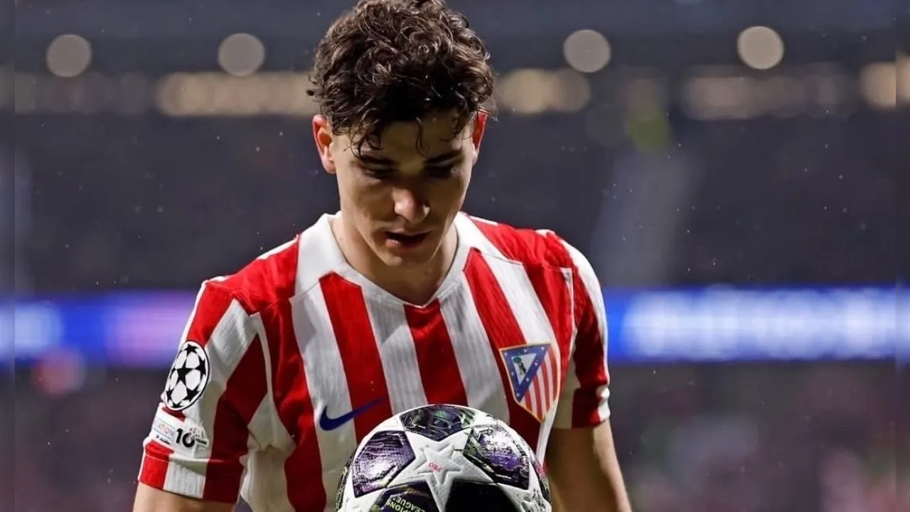 Defender Barcelona Komentari Rencana Transfer Striker Atletico Madrid
