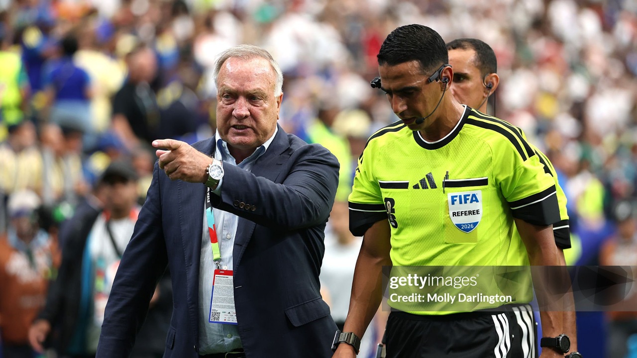 Dick Advocaat Menolak Curacao Larut dalam Kekecewaan
