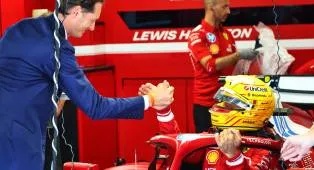 Ketua Ferrari Sambut Kemenangan Perdana Hamilton