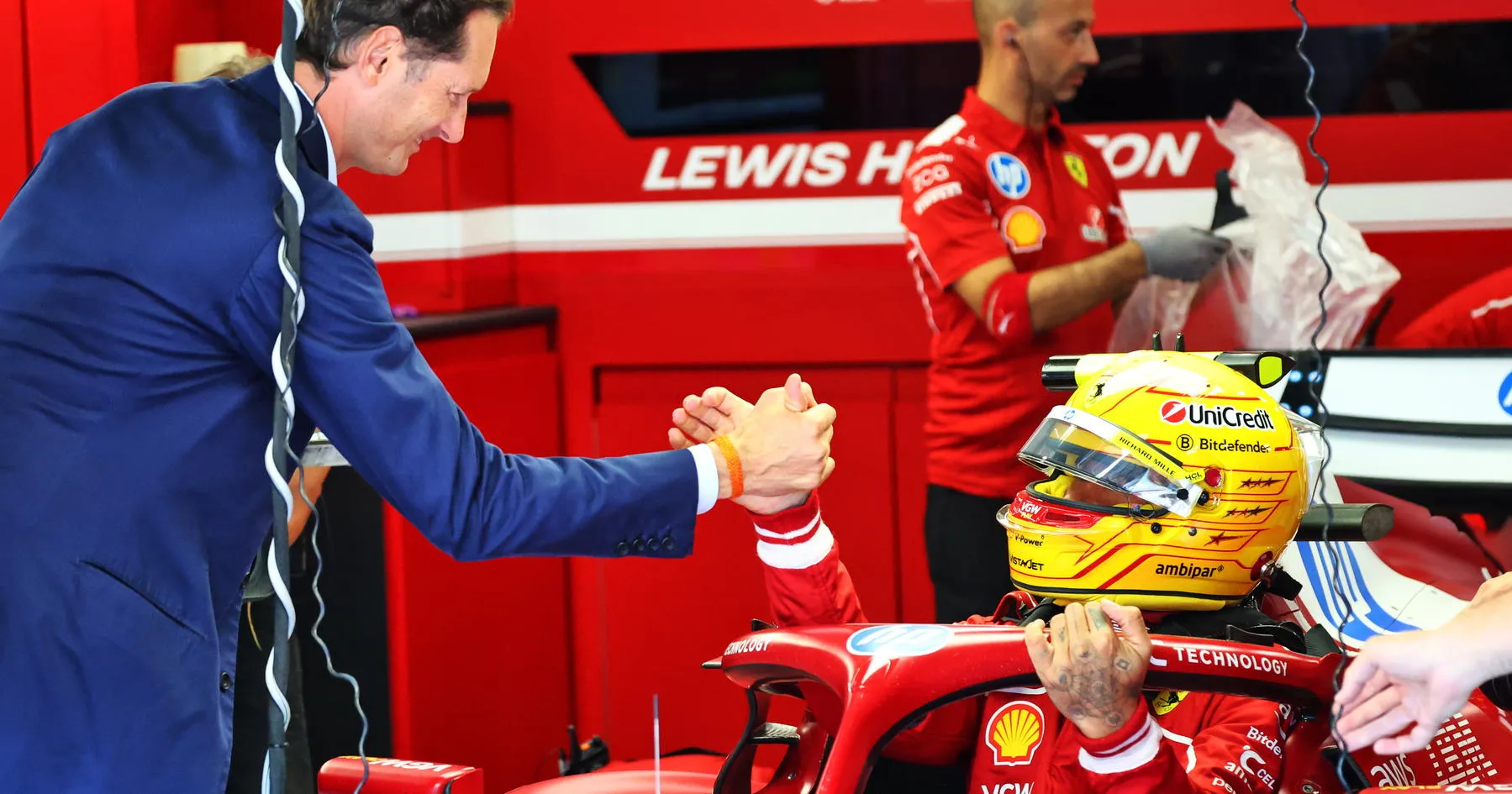 Ketua Ferrari Sambut Kemenangan Perdana Hamilton