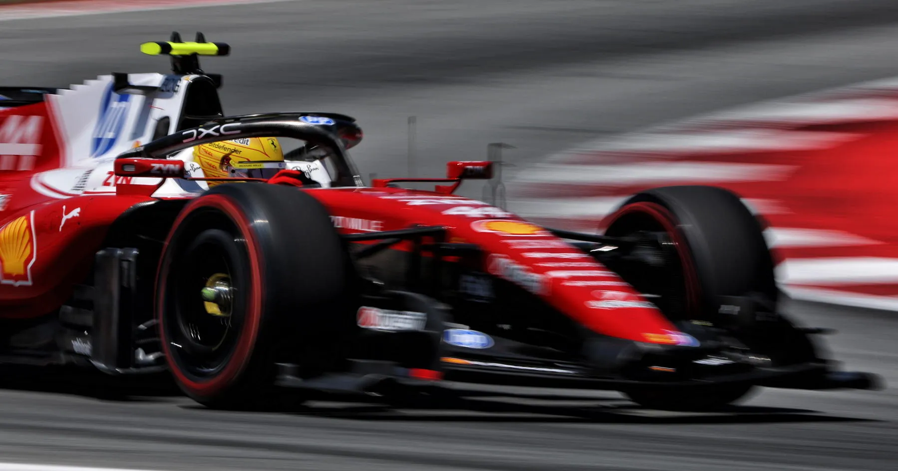 Lewis Hamilton Raih Kemenangan Pertama Bersama Ferrari di Barcelona - sumber: (racingnews365)