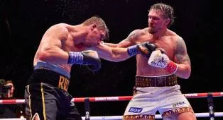 Roy Jones Jr Rangkum Performa Usyk Lawan Verhoeven