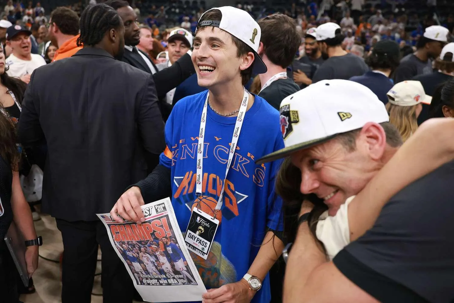 Selebriti Ikut Rayakan Kemenangan Knicks yang Bersejarah - sumber: (mainbasket)
