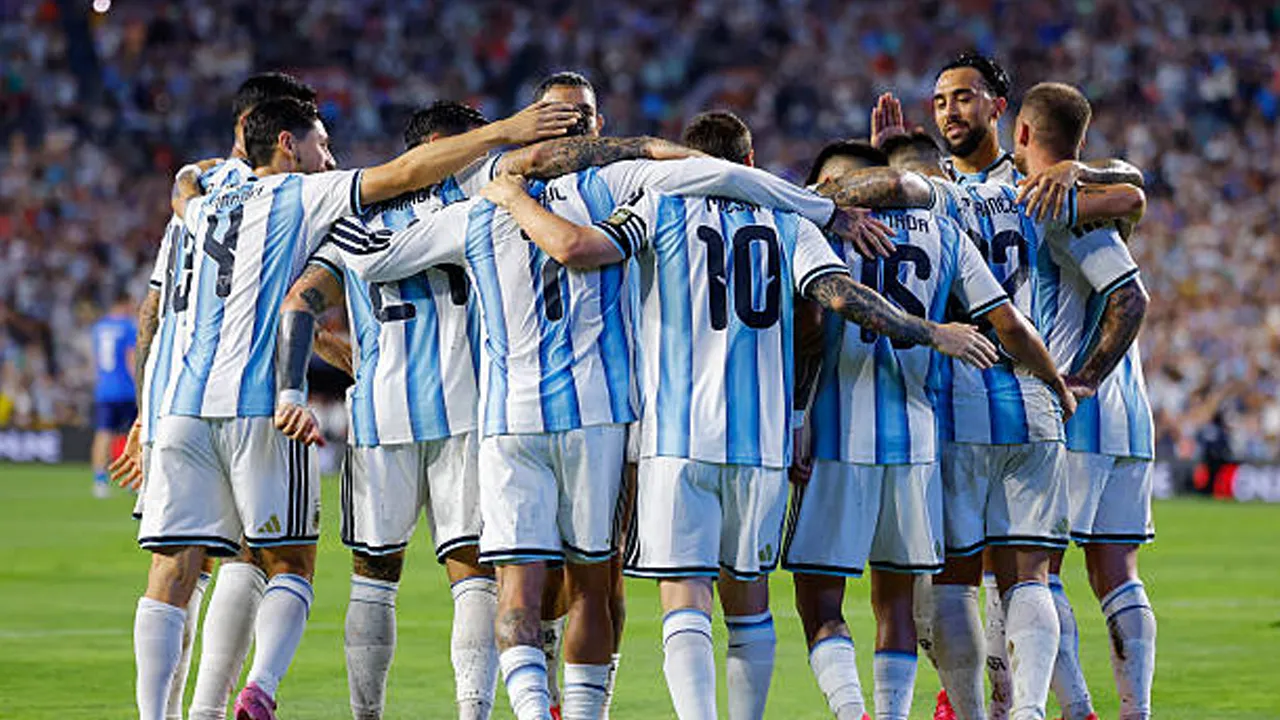 Tekankan Pentingnya Persaudaraan Tim, Dan Burn Ingin Inggris Tiru Argentina