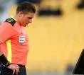 Wasit Shaun Evans Buat Gestur Kontroversial, FIFA Minta Klarifikasi