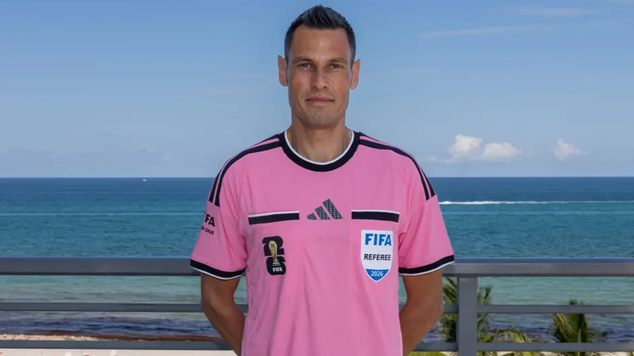 Wasit Tampil dengan Jersey Merah Muda, FIFA Beri Tribut untuk Miami