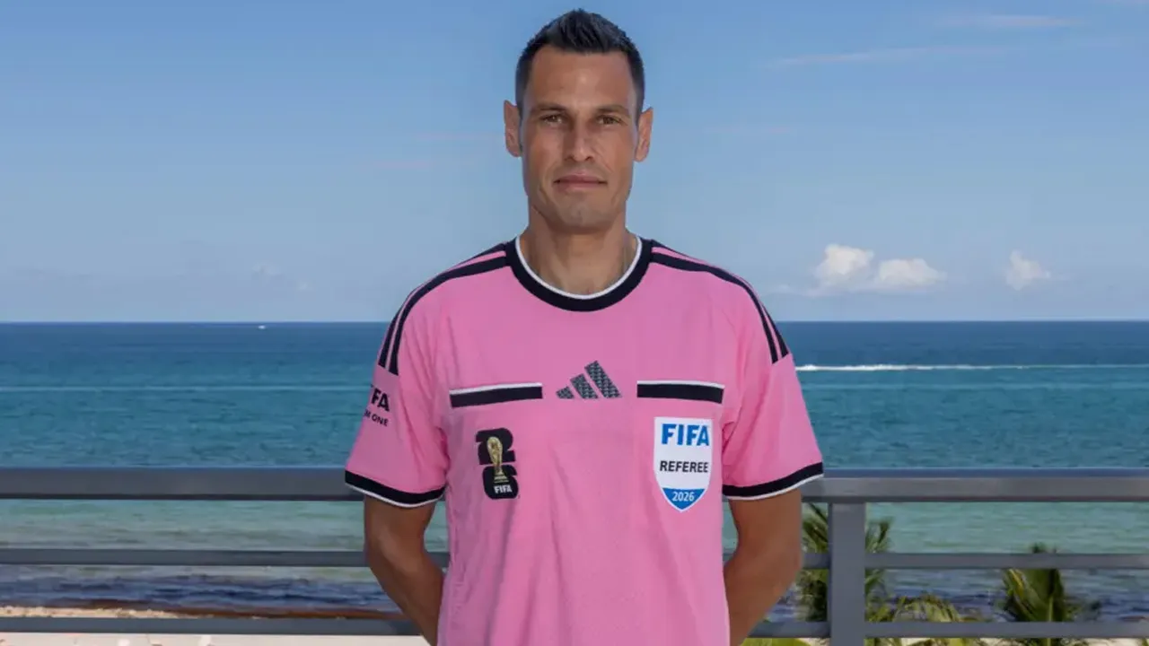 Wasit Tampil dengan Jersey Merah Muda, FIFA Beri Tribut untuk Miami