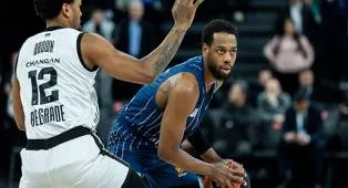 Anadolu Efes Resmi Perpanjang Kontrak Jordan Loyd
