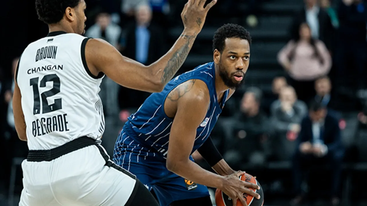 Anadolu Efes Resmi Perpanjang Kontrak Jordan Loyd