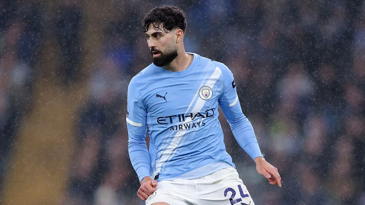 Barcelona Gigit Jari, Josko Gvardiol Pilih Bertahan di Manchester City