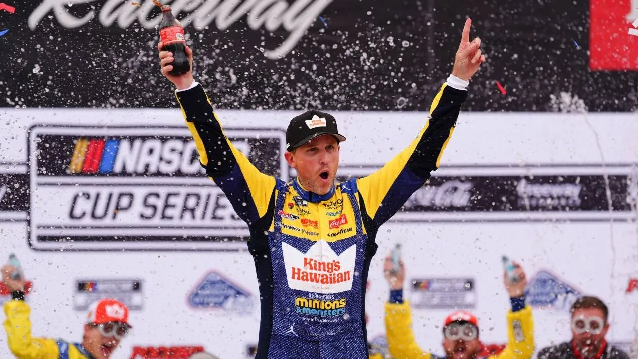 Denny Hamlin Raih Kemenangan Ketiga Beruntun di NASCAR Cup Series