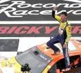 Denny Hamlin Tetap Bidik Pensiun 2027 Meski Terus Menang di NASCAR