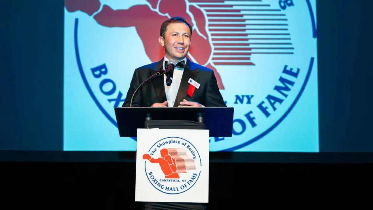 Dalam pidato pelantikannya di Hall of Fame, Gennadiy Golovkin menyampaikan rasa terima kasih kepada keluarga, para pelatih, juru masak pribadinya. (Foto: Fight TV)