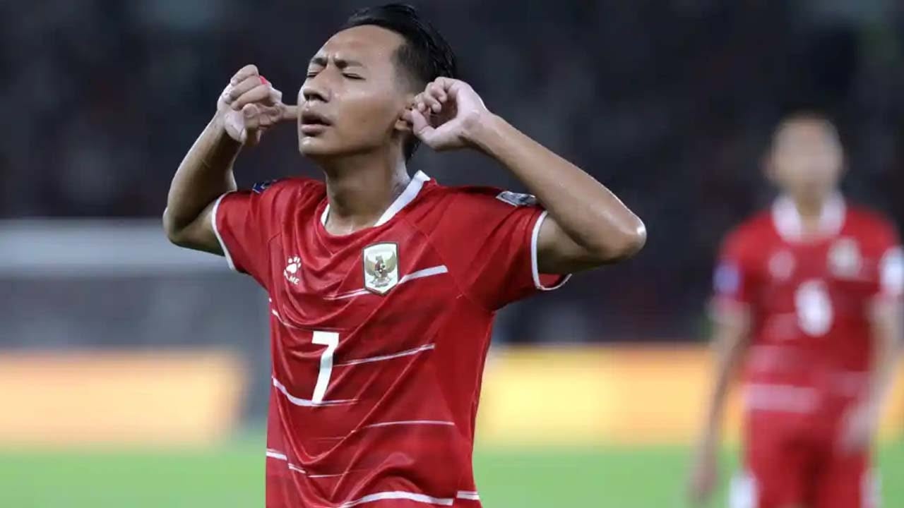 Hanif Sjahbandi Bela Beckham Putra soal Insiden Provokasi Suporter Timnas