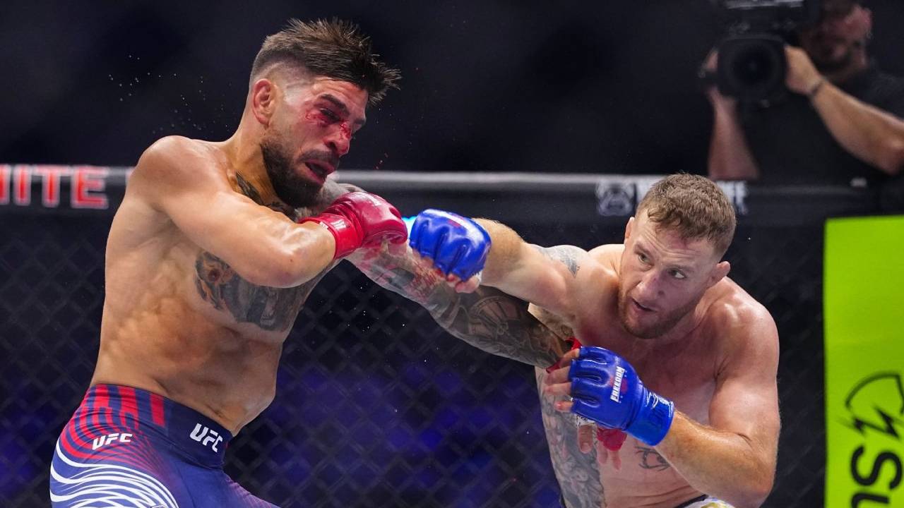 Justin Gaethje Rebut Gelar Ringan UFC Usai Tumbangkan Ilia Topuria
