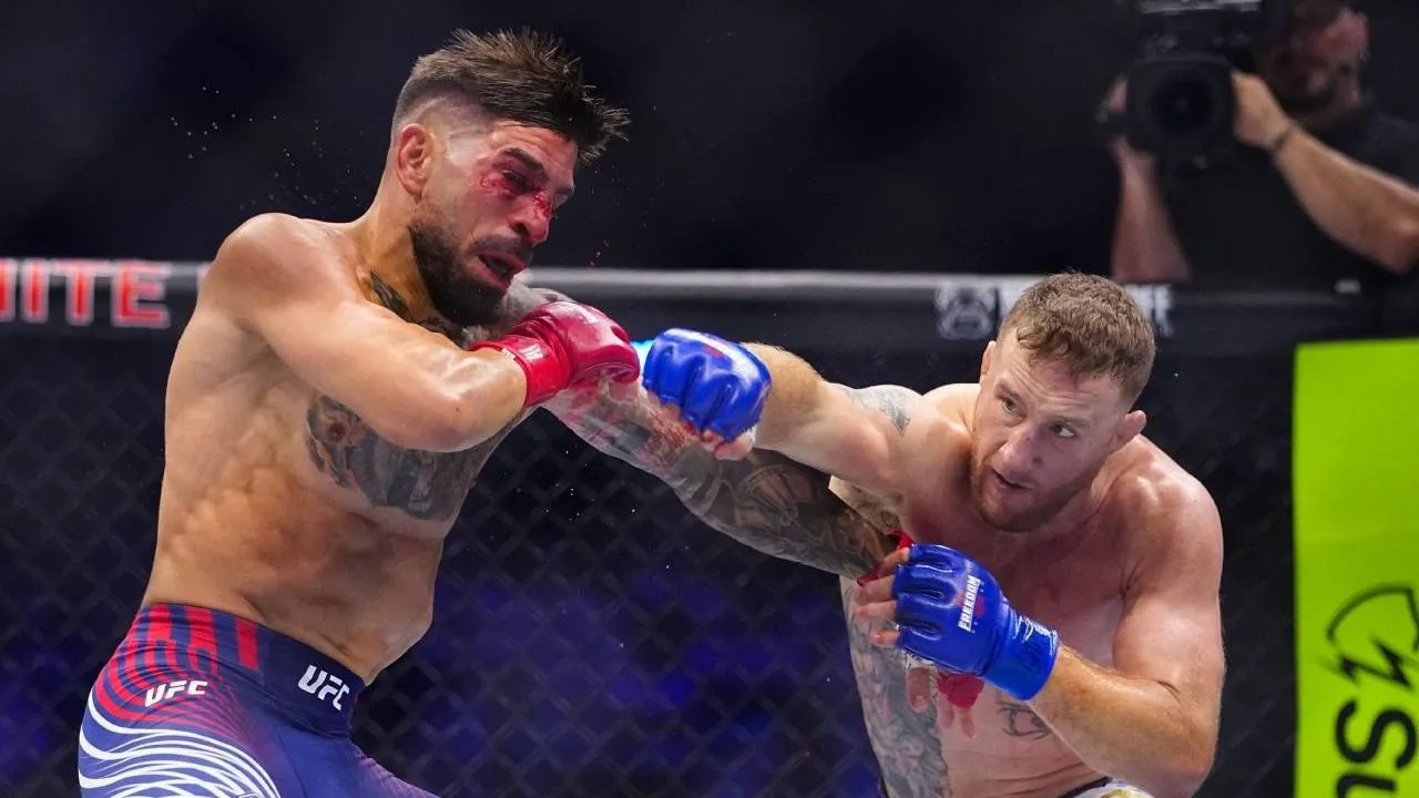 Justin Gaethje Rebut Gelar Ringan UFC Usai Tumbangkan Ilia Topuria
