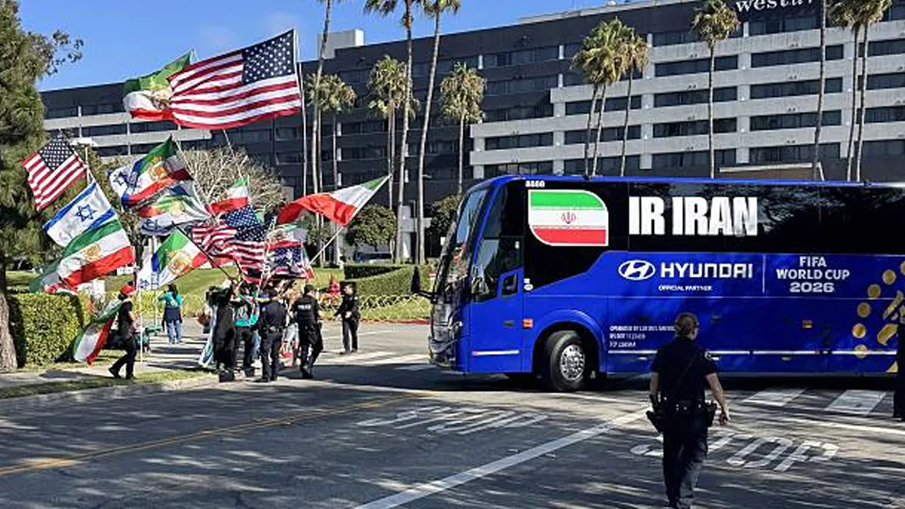 Laga Iran vs Selandia Baru Diwarnai Protes Anti Pemerintah