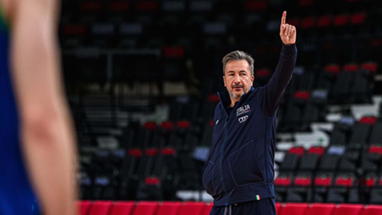 Luca Banchi Tidak Dapat Memimpin Timnas Basket Italia