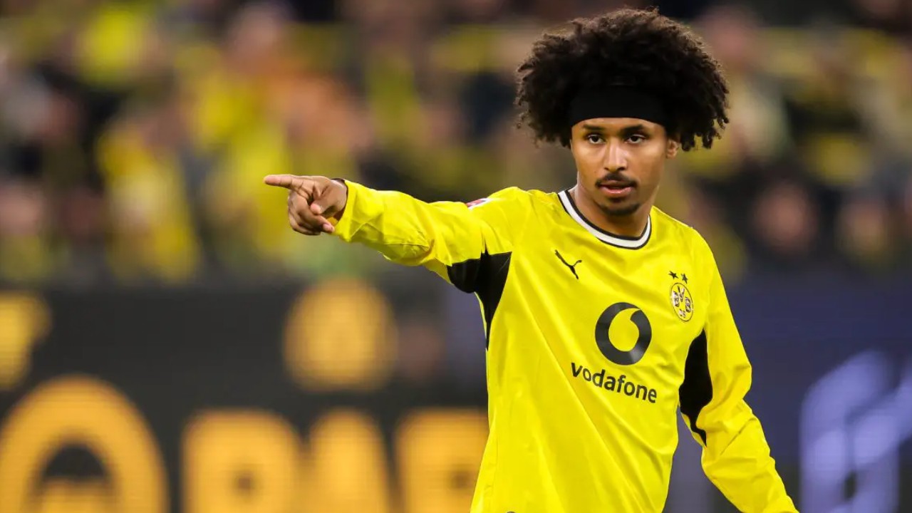 Minim Bermain, Karim Adeyemi Ragu-Ragu Perpanjang Kontrak di Dortmund