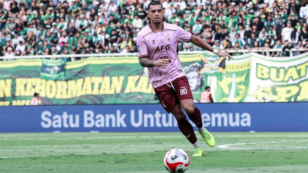Persik Kediri Melepas Striker Brasil dalam Proses Pembangunan Tim Baru - sumber: (ileagueid)