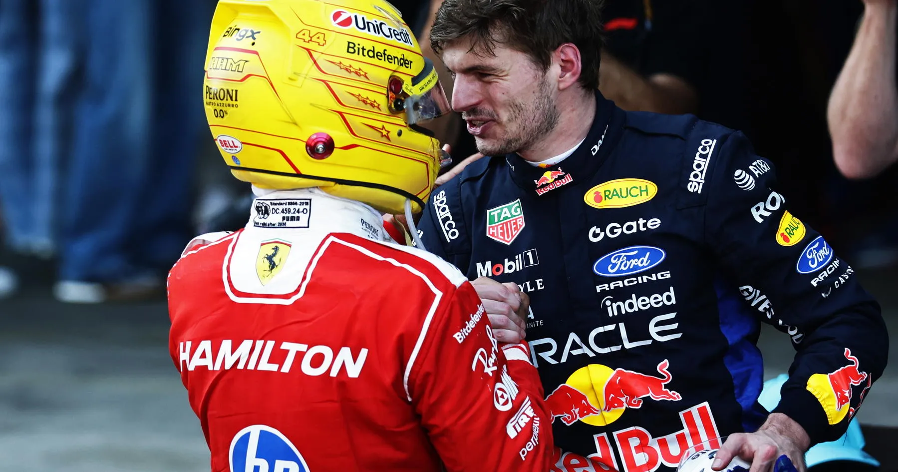 Pesan Verstappen untuk Hamilton, Kejutan Besar Ferrari - sumber: (racingnews365)