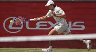 Alex De Minaur Bendung Langkah Denis Shapovalov Di Queen’s Club