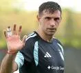 Mantan Pemain Juventus Tidak Ambil Pusing Tingkah Laku Emiliano Martinez
