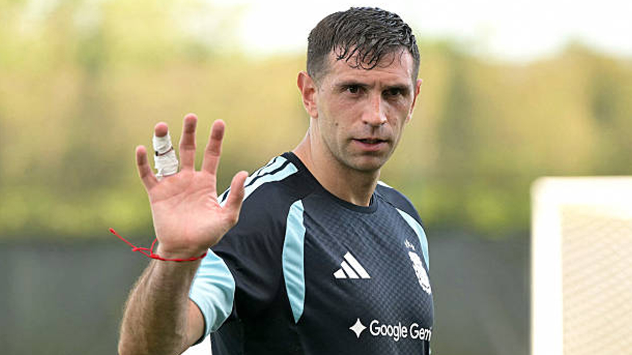 Mantan Pemain Juventus Tidak Ambil Pusing Tingkah Laku Emiliano Martinez