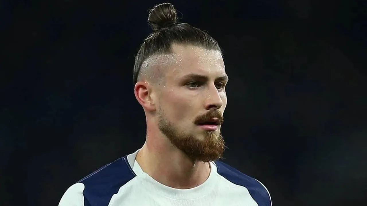 Muharemovic Tak Yakinkan Spalletti, Juventus Kembali Buru Radu Dragusin?
