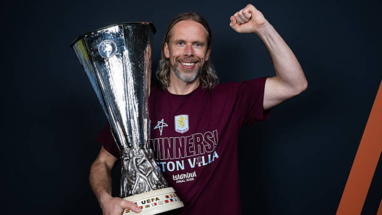 Otak Bola Mati, Austin MacPhee Punya Peran Besar Dalam Kejayaan Aston Villa