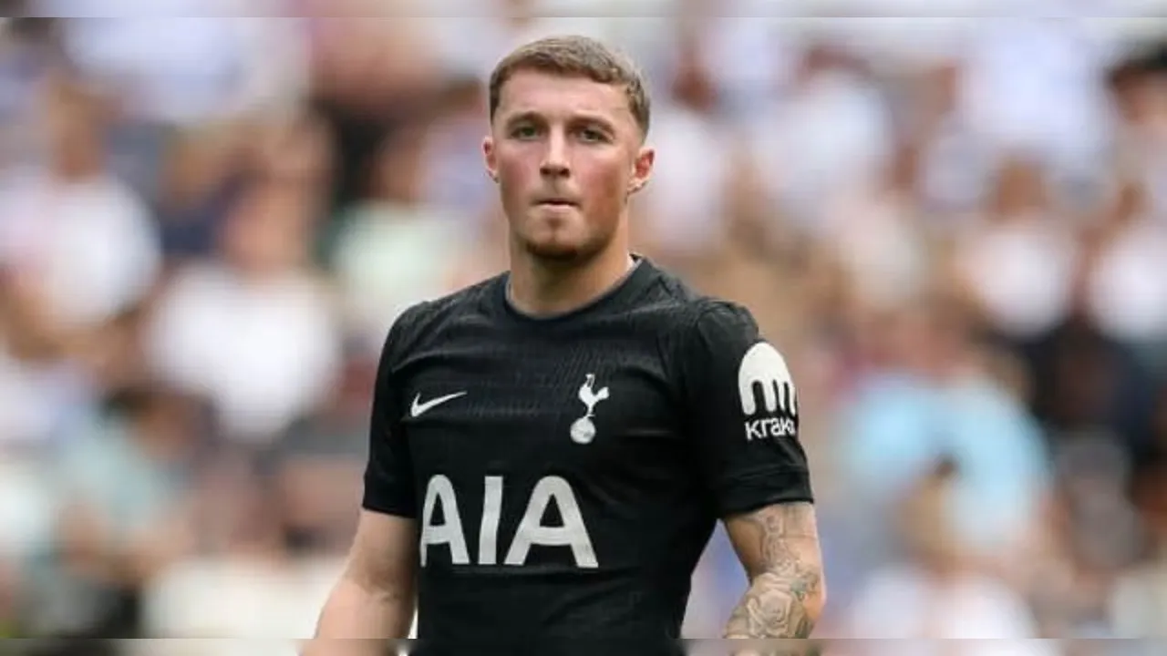 Gelandang Tottenham