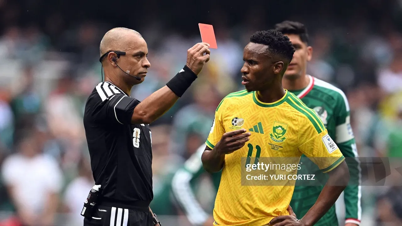 Hugo Broos Kecewa Themba Zwane Dihukum Tiga Laga